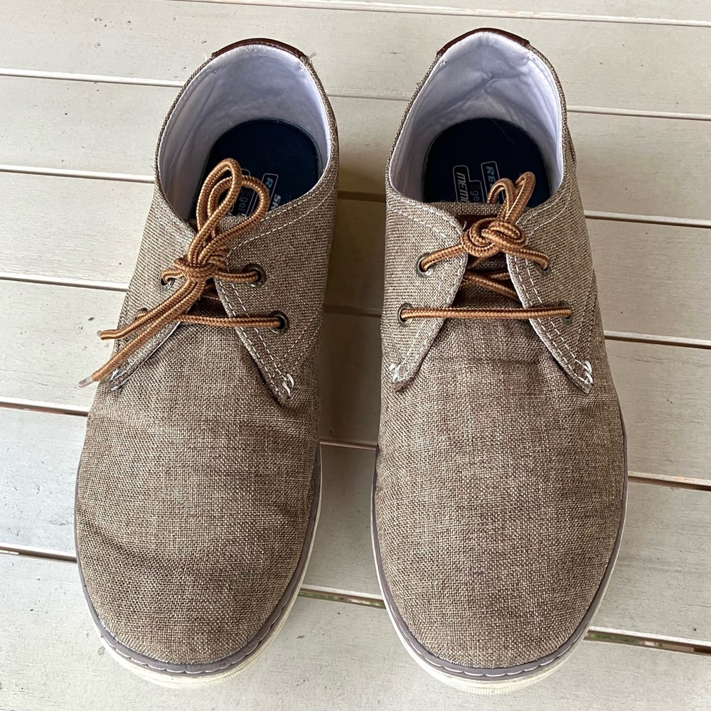 Skechers Men's brown gel infused memory foam canvas lace up shoes, size 11